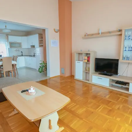 Apartman Kod Lipa Lägenhet