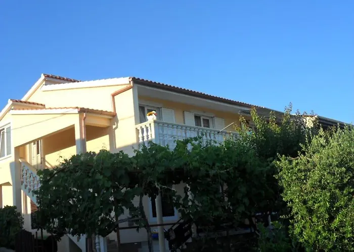 Apartman Kod Lipa * Posedarje