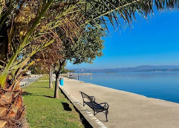 Apartman Kod Lipa Lägenhet Posedarje